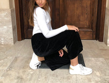 Cargar imagen en el visor de la galería, Pantalón terciopelo negro