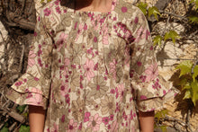 Load image into Gallery viewer, Blusa Sevilla beige floral