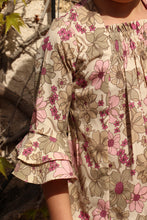 Cargar imagen en el visor de la galería, Blusa Sevilla beige floral